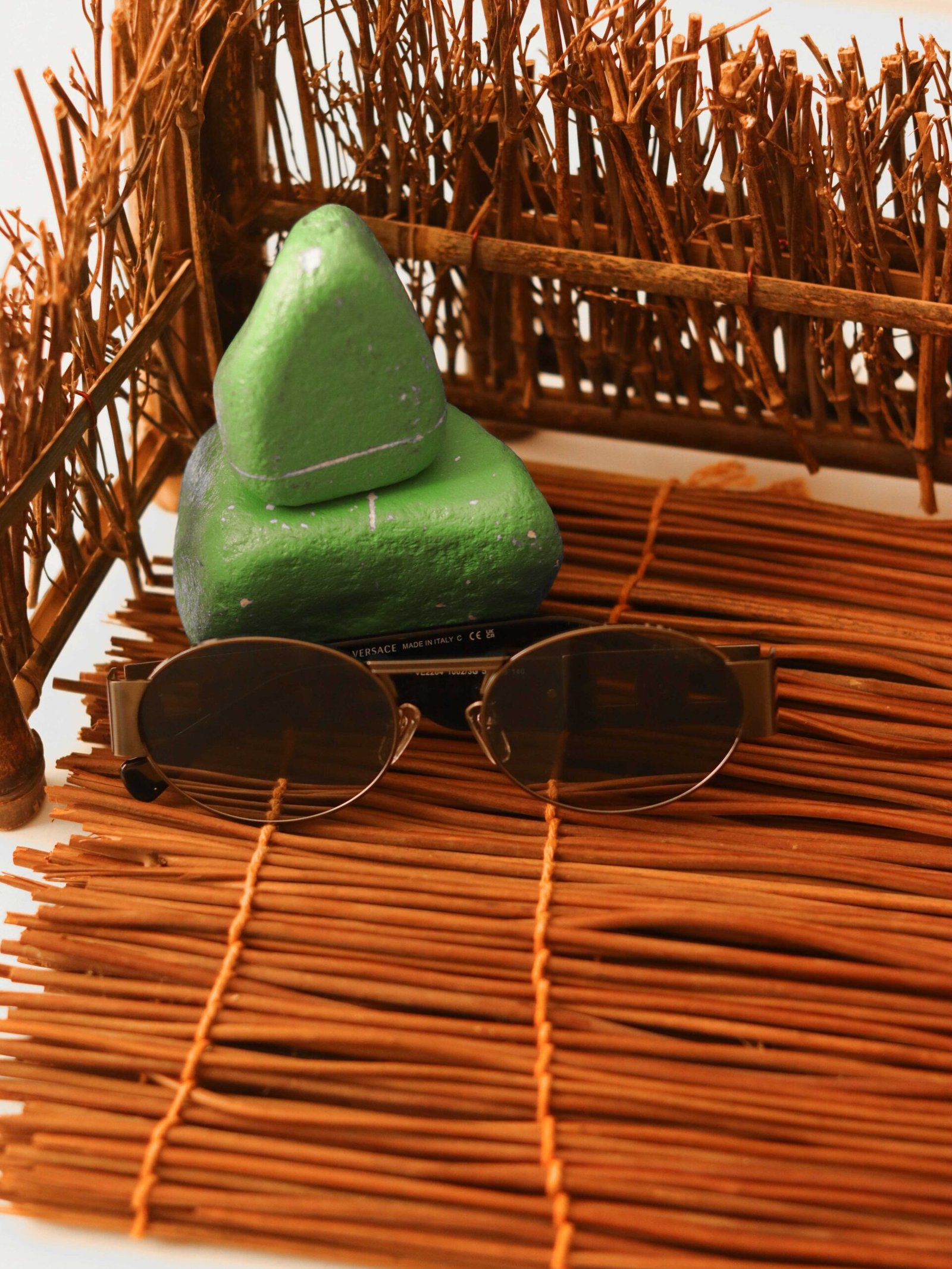 Versace Oval Sunglasses – Timeless Luxury & Modern Elegance - الصورة 4