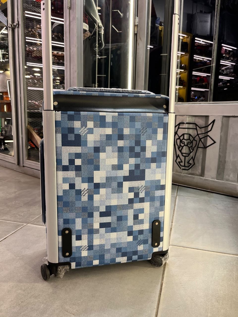 Louis Vuitton Denim Blue Carry-On Travel Bag - الصورة 4
