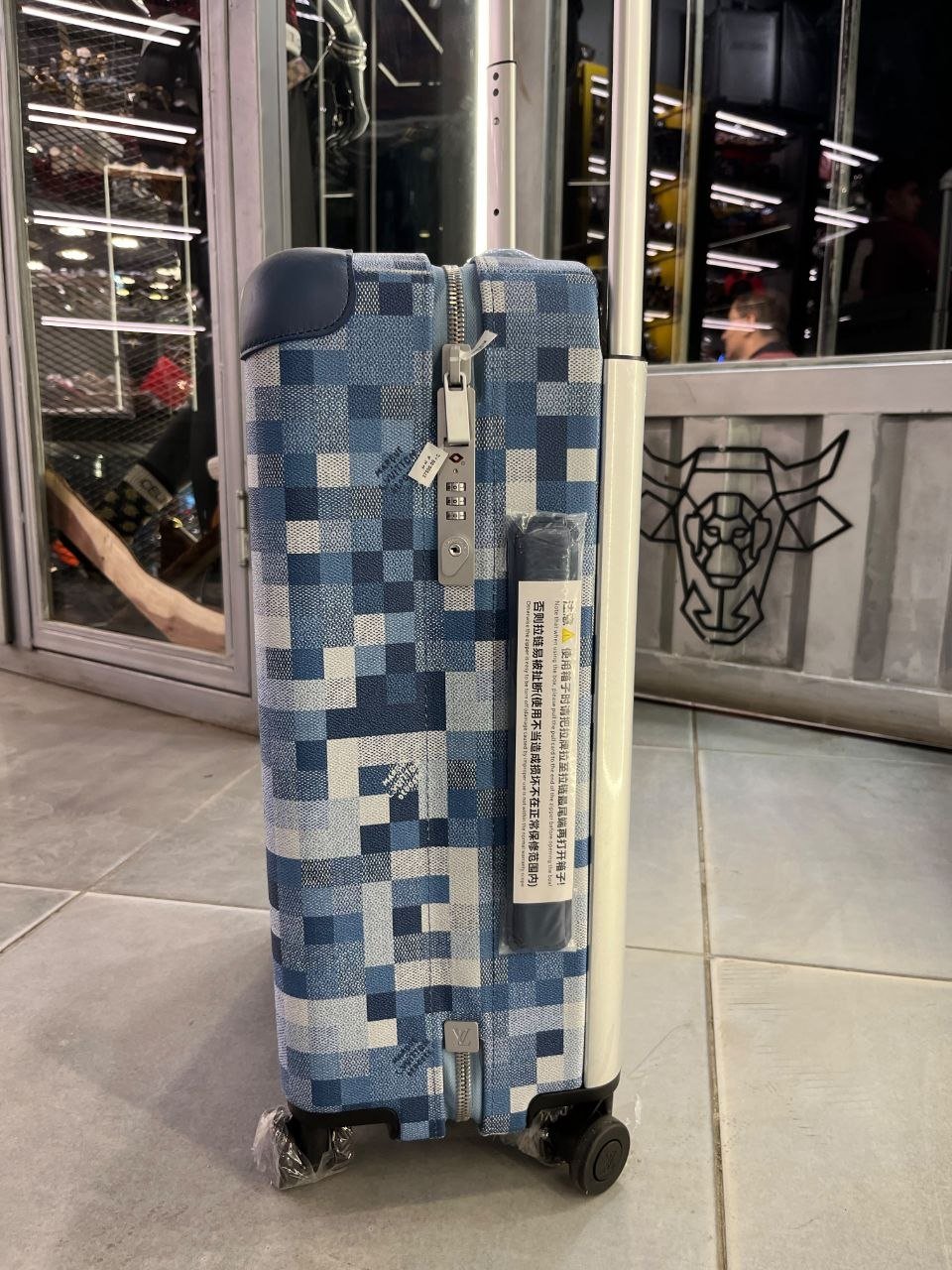 Louis Vuitton Denim Blue Carry-On Travel Bag - الصورة 3