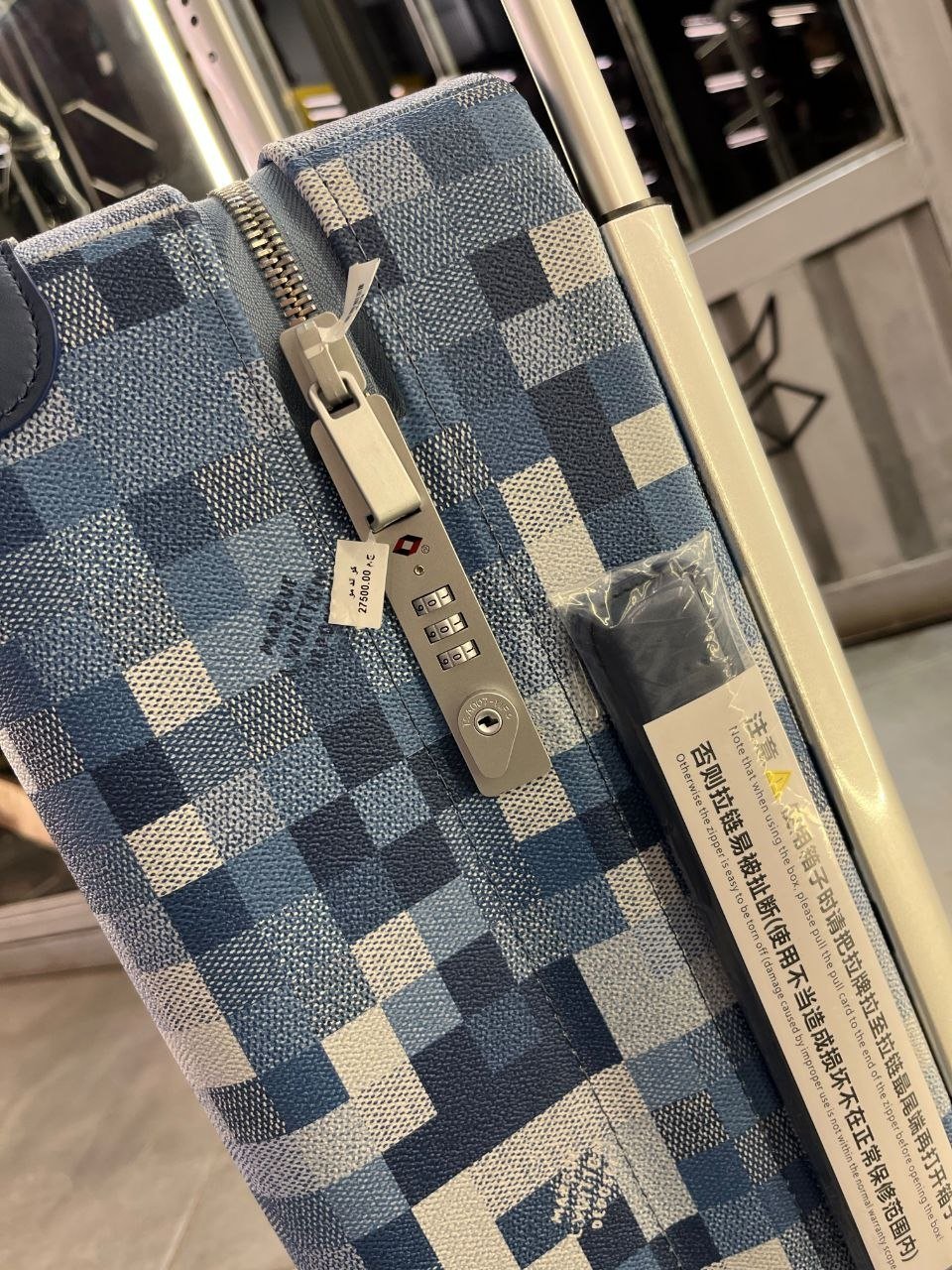 Louis Vuitton Denim Blue Carry-On Travel Bag - الصورة 2