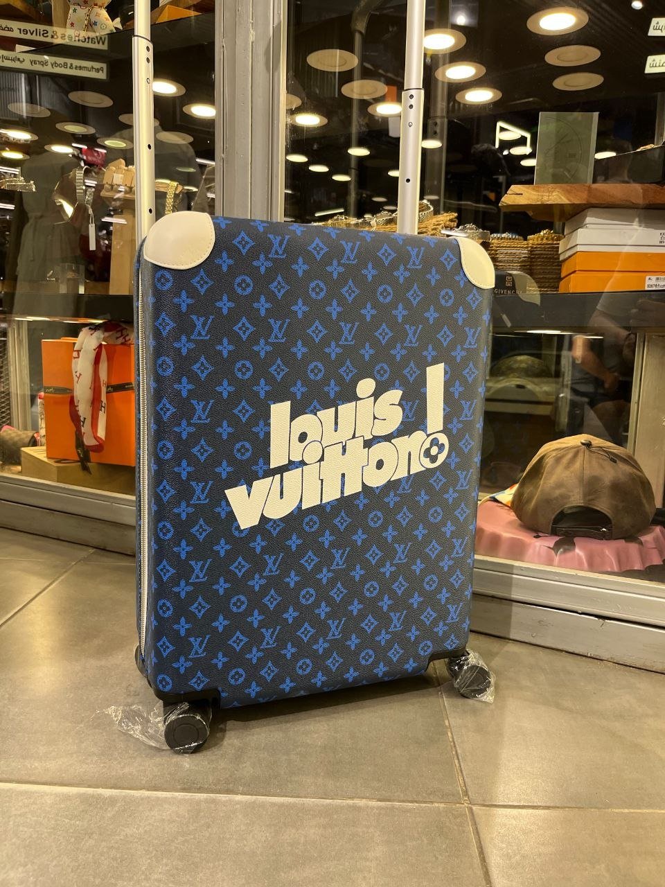 Louis Vuitton Black & Blue Playful Font Carry-On Travel Bag - الصورة 2