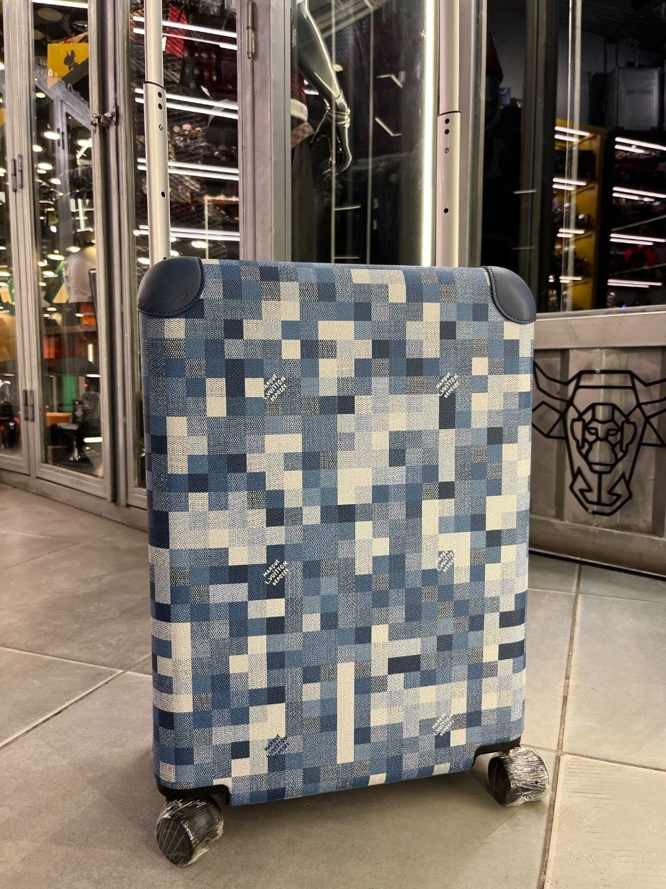 Louis Vuitton Denim Blue Carry-On Travel Bag - الصورة 5